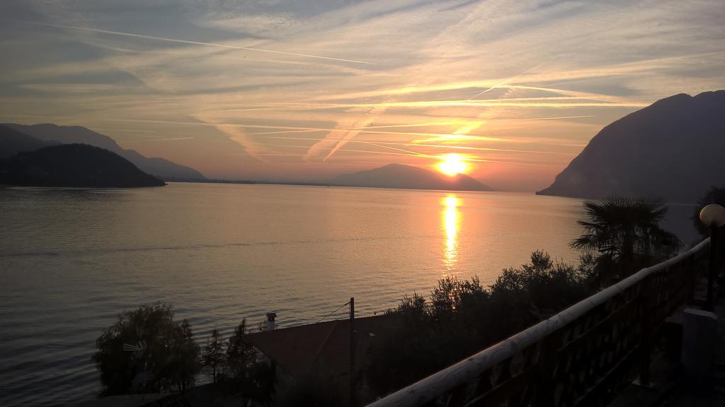 Residenza Borgo Antico Appartement Monte Isola Buitenkant foto